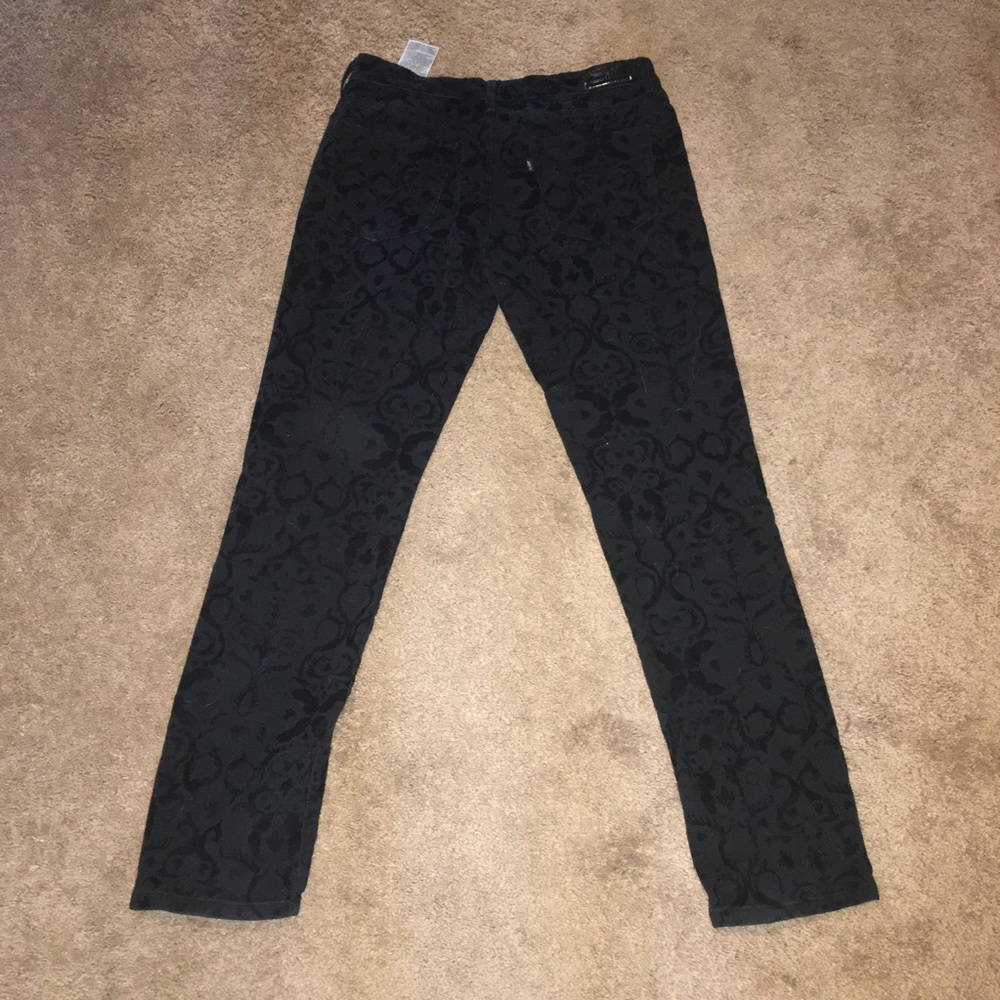High Rise Levi Jeans - Picture 8 of 8